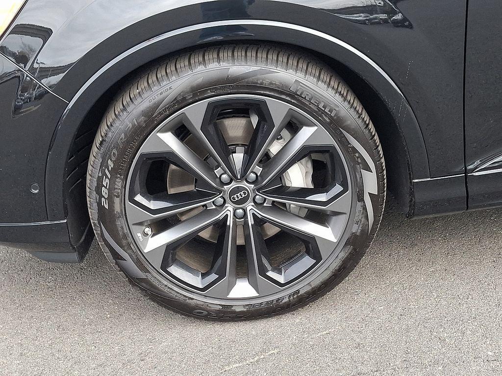 new 2026 Audi Q7 car, priced at $79,005