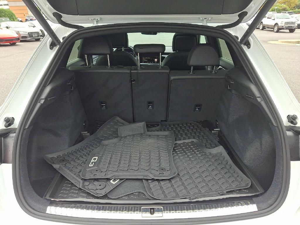 Audi Q3 view 28