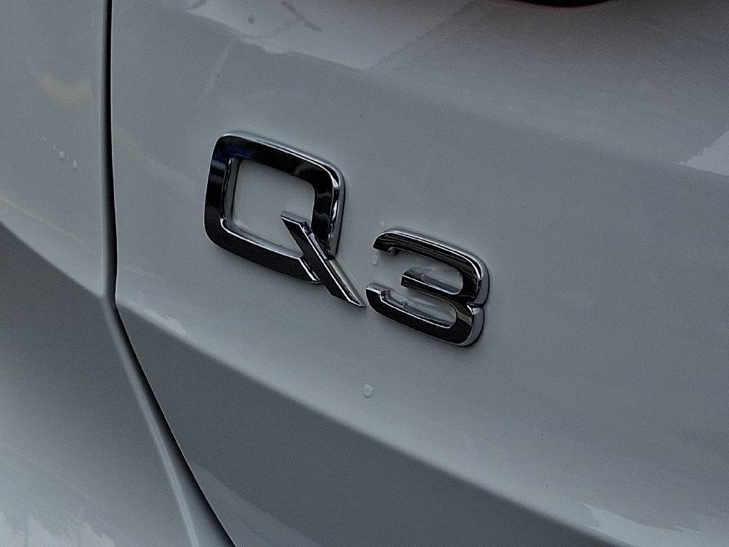Audi Q3 view 30