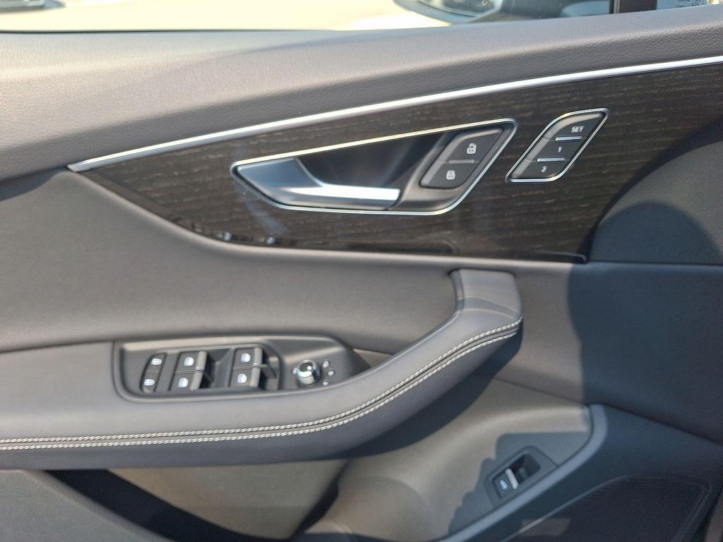 used 2025 Audi Q7 car, priced at $57,366
