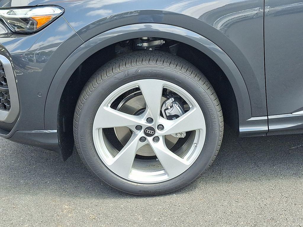 new 2025 Audi Q5 car, priced at $65,225