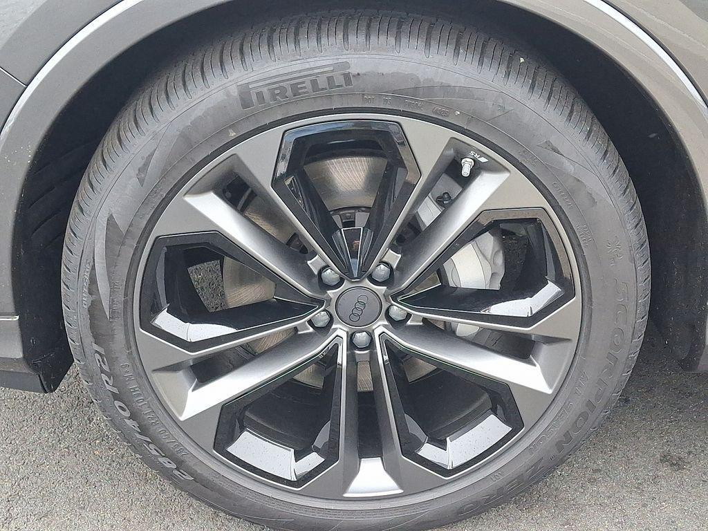 new 2026 Audi Q7 car, priced at $78,295