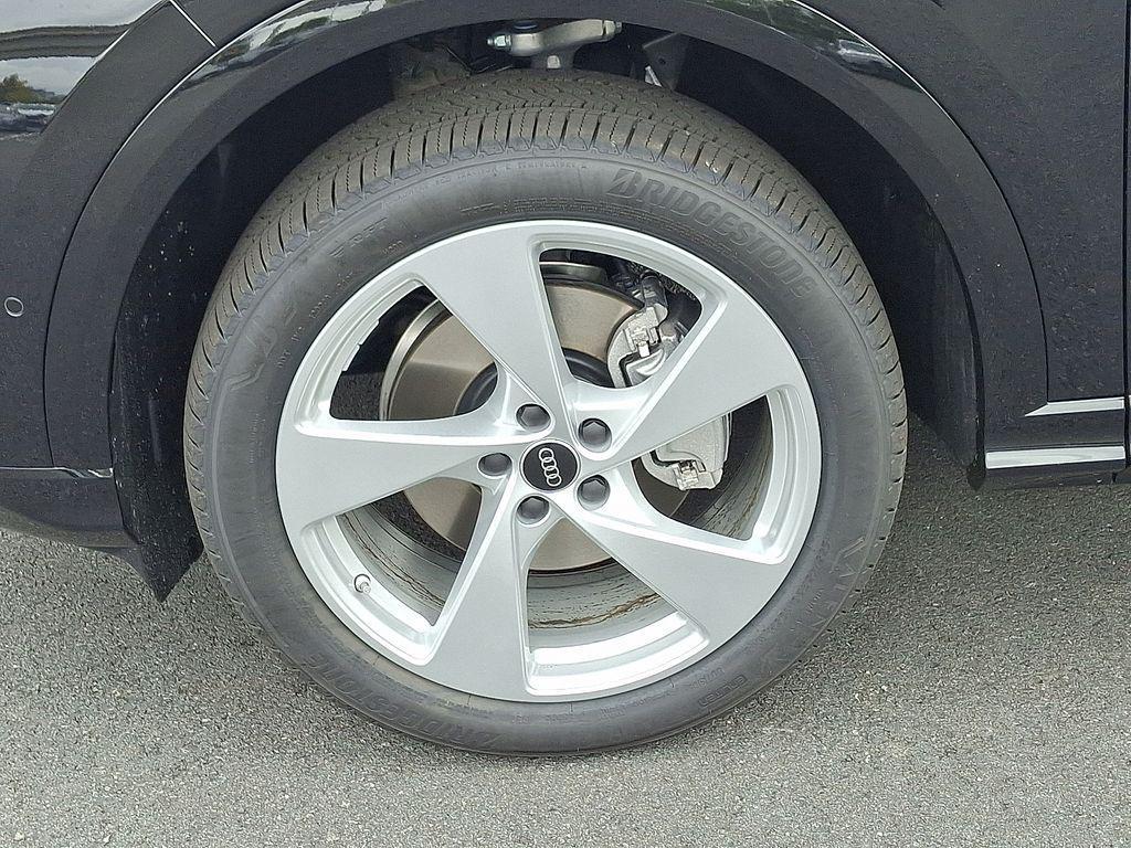 new 2025 Audi Q5 car, priced at $60,500