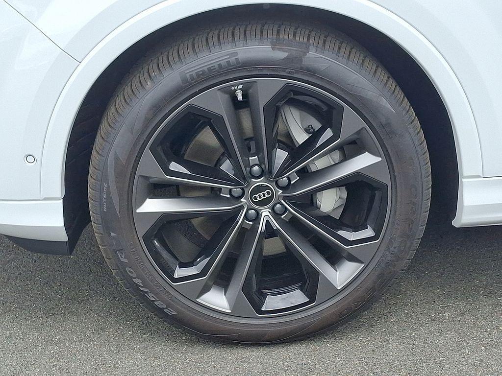 new 2026 Audi Q7 car, priced at $88,985