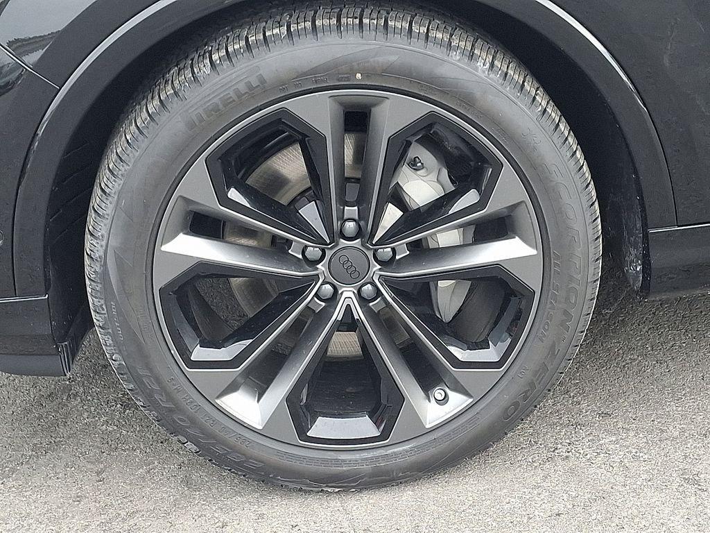new 2026 Audi Q7 car, priced at $78,140