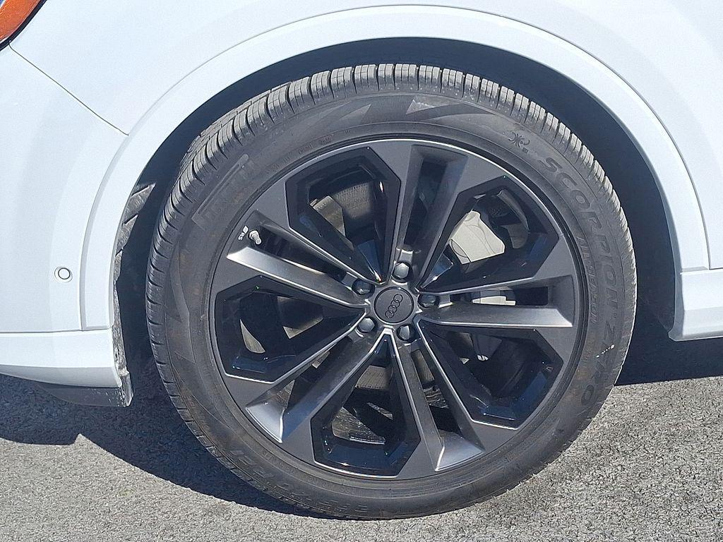 new 2026 Audi Q7 car, priced at $79,005