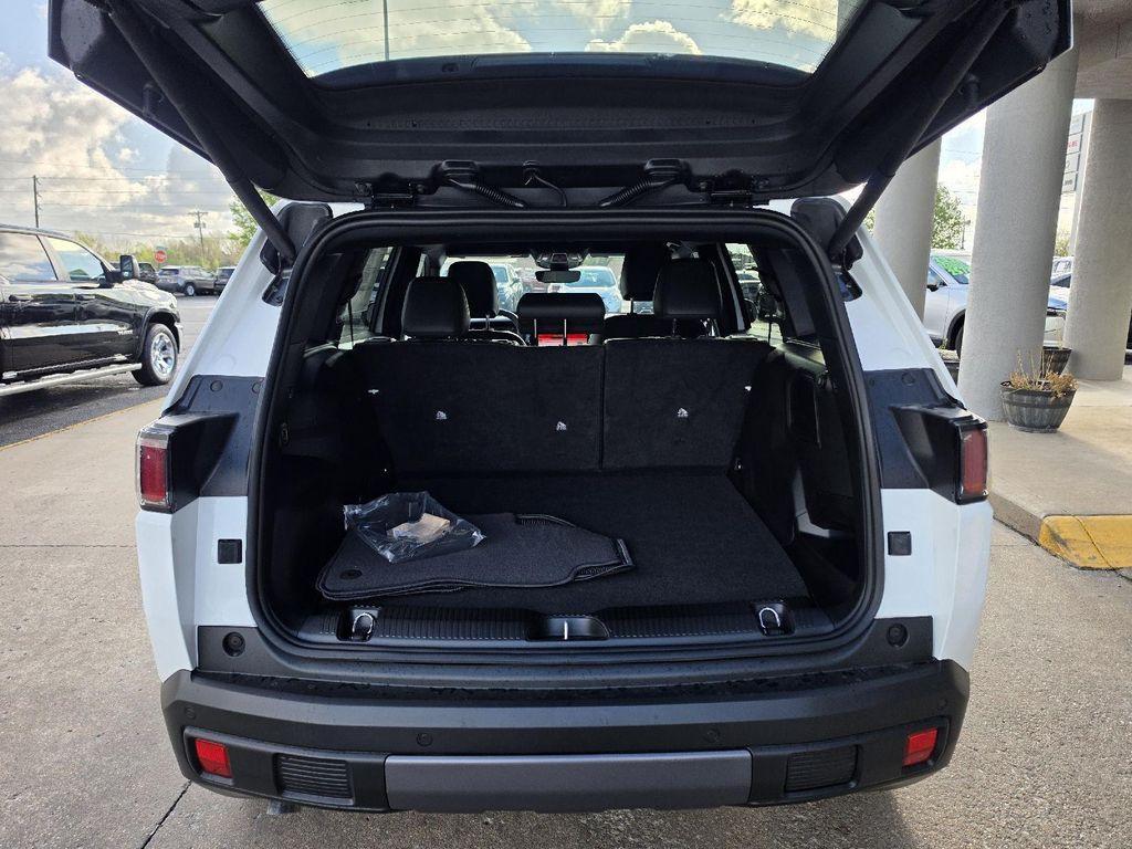 new 2026 Jeep Cherokee car, priced at $42,985