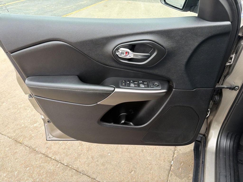 used 2020 Jeep Cherokee car, priced at $14,987