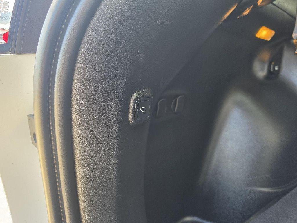 used 2020 Jeep Cherokee car, priced at $14,086