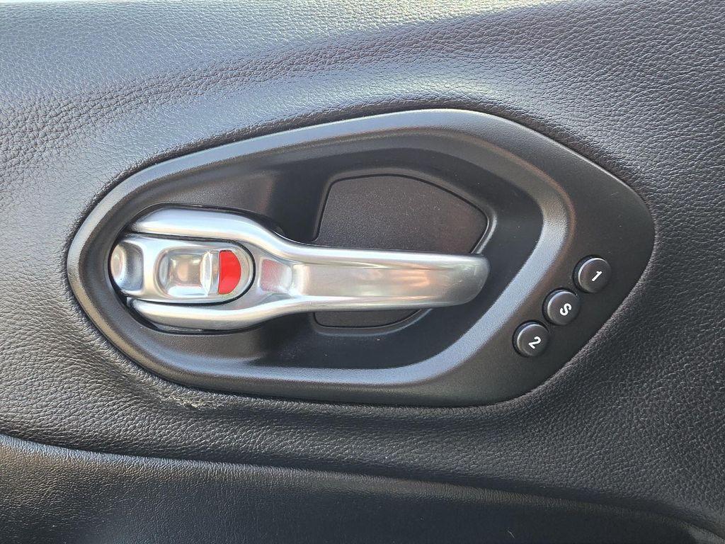 used 2020 Jeep Cherokee car, priced at $14,086