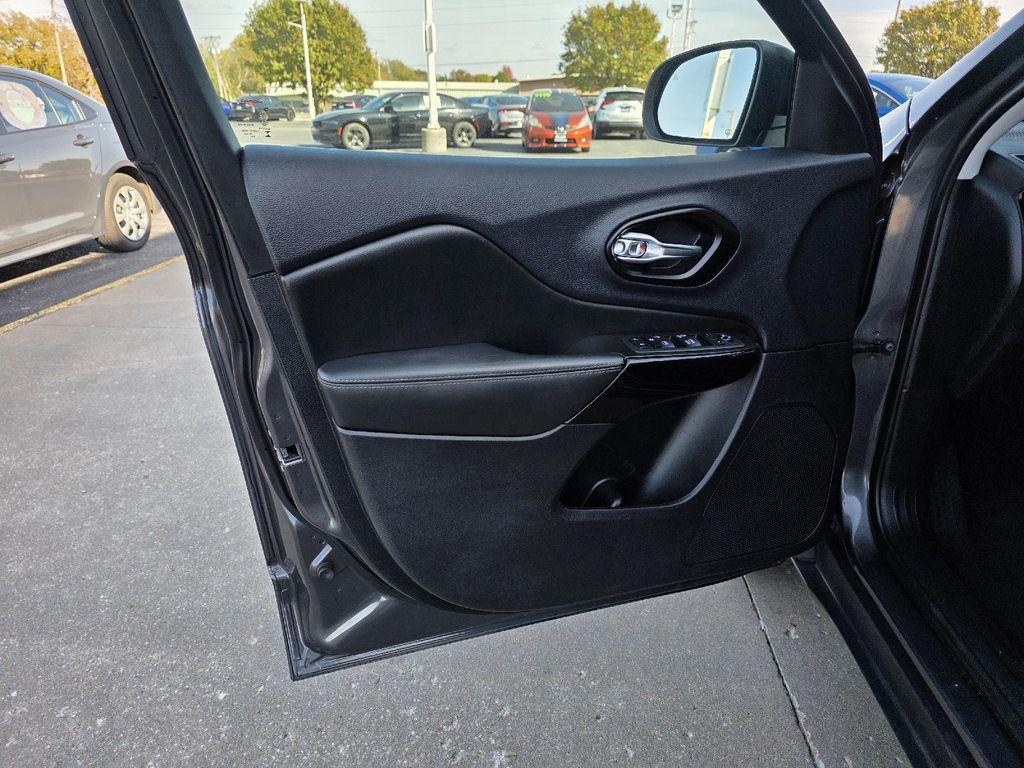 used 2023 Jeep Cherokee car, priced at $19,987