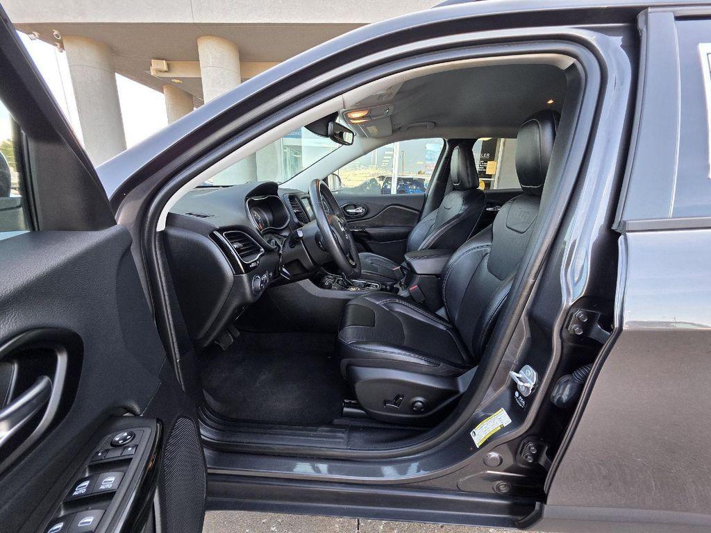 used 2023 Jeep Cherokee car, priced at $19,987