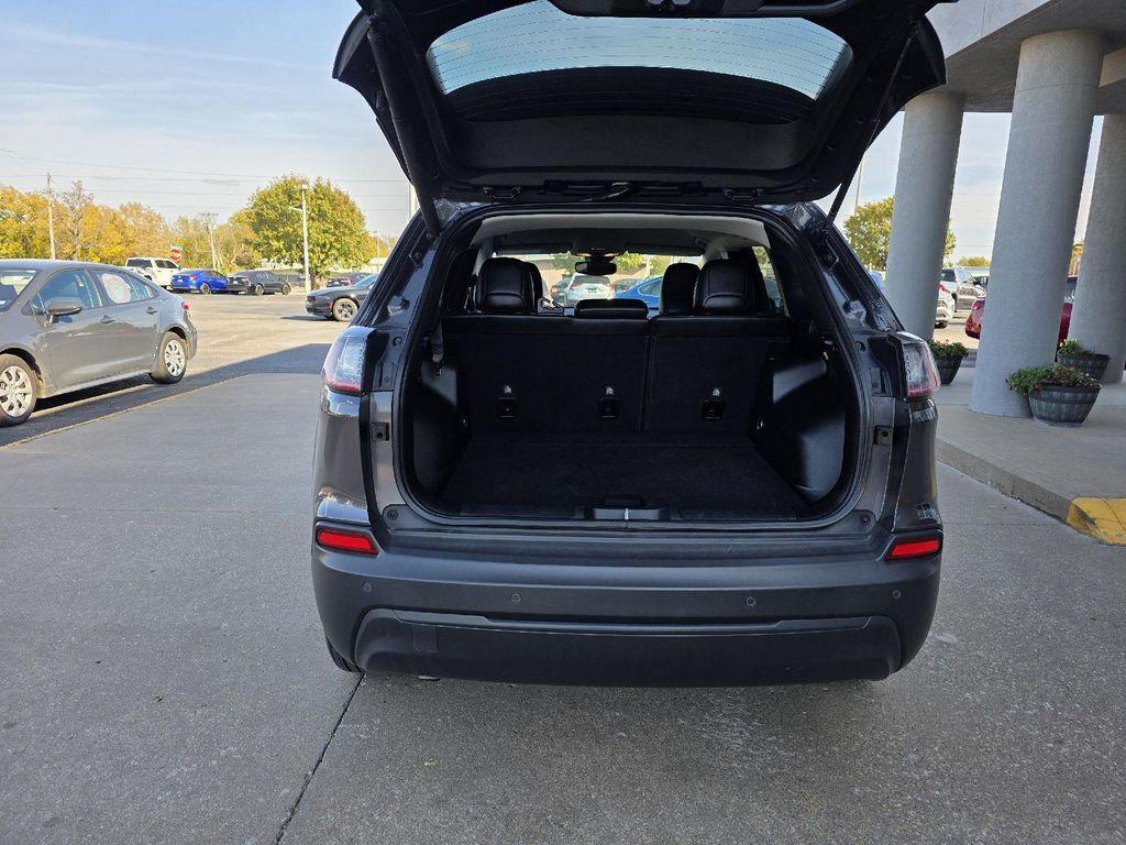 used 2023 Jeep Cherokee car, priced at $19,987