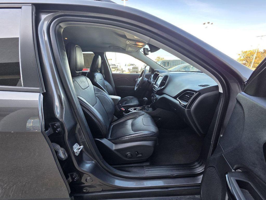 used 2023 Jeep Cherokee car, priced at $19,987