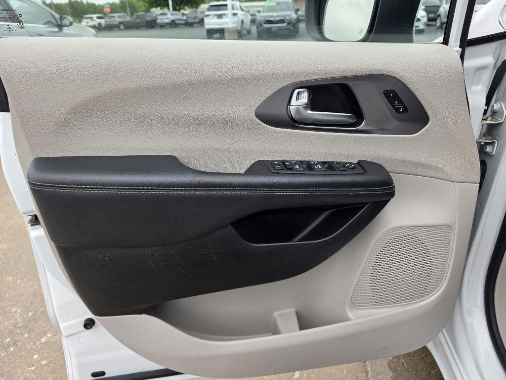used 2023 Chrysler Pacifica car, priced at $22,287