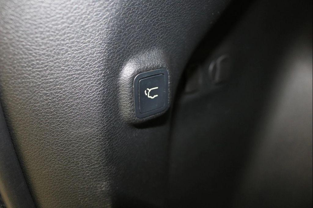 used 2020 Jeep Cherokee car, priced at $18,995