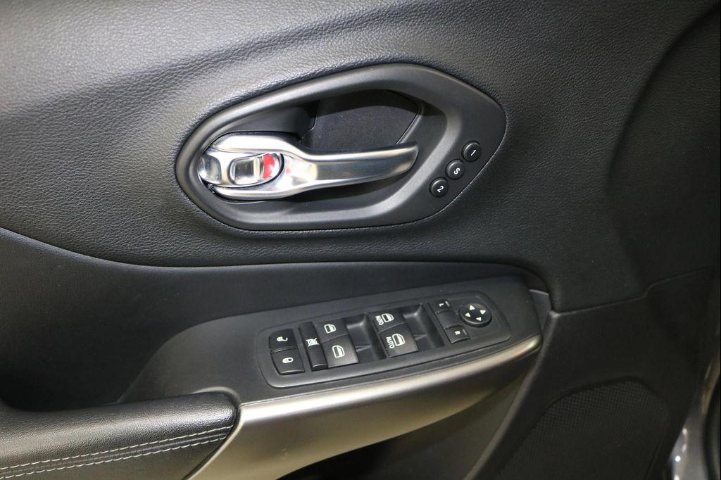 used 2020 Jeep Cherokee car, priced at $18,995