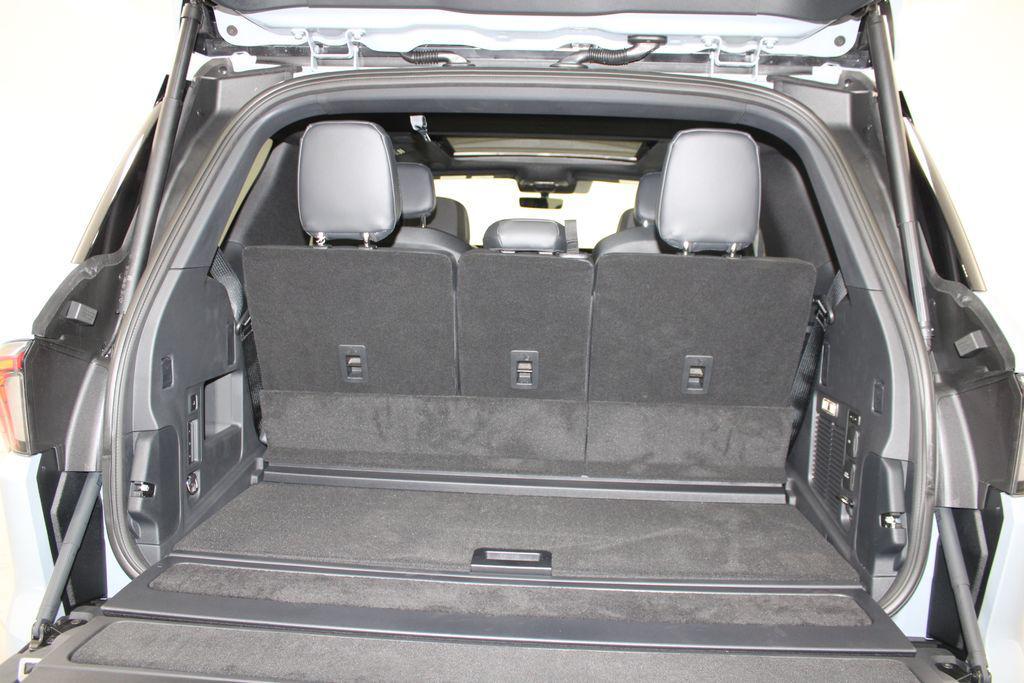 new 2025 Lincoln Navigator car, priced at $104,846