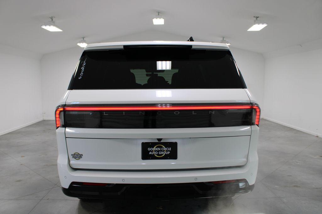 new 2026 Lincoln Navigator car, priced at $109,207