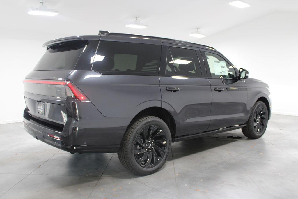 new 2025 Lincoln Navigator car, priced at $100,521