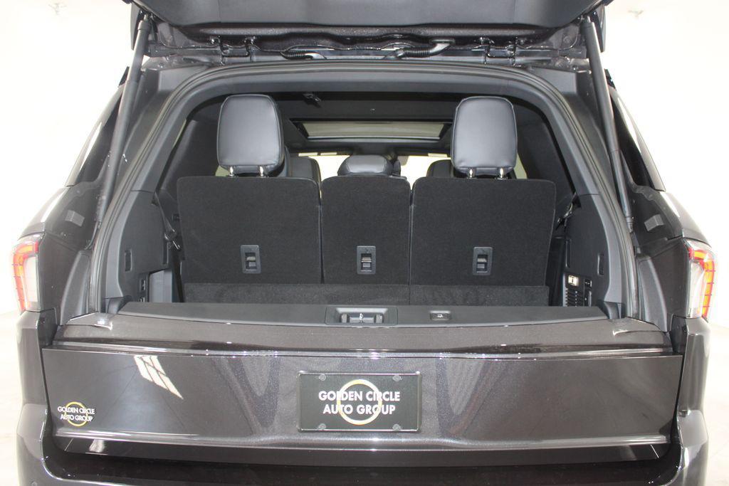 new 2025 Lincoln Navigator car, priced at $100,521