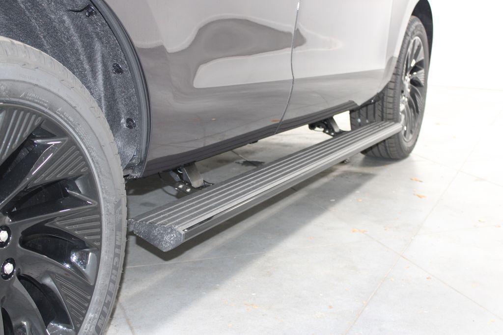 new 2025 Lincoln Navigator car, priced at $100,521