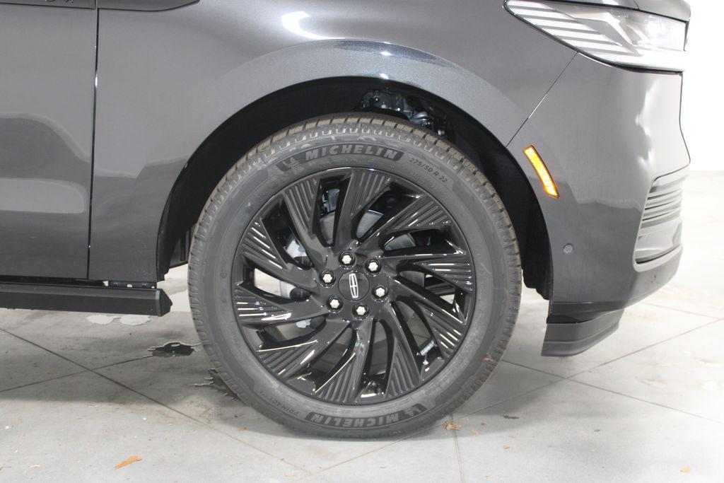 new 2025 Lincoln Navigator car, priced at $100,521