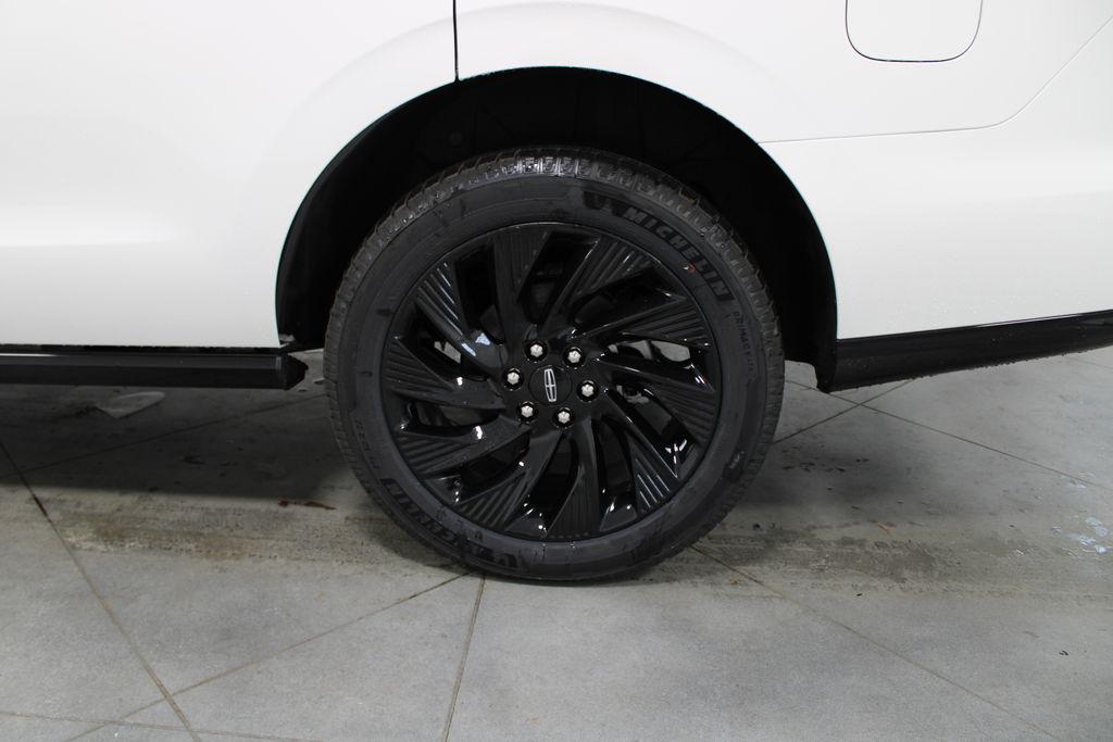 new 2026 Lincoln Navigator car, priced at $108,082