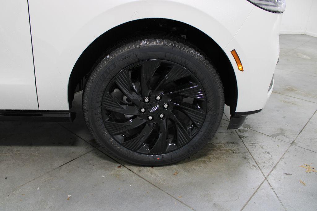 new 2026 Lincoln Navigator car, priced at $108,082