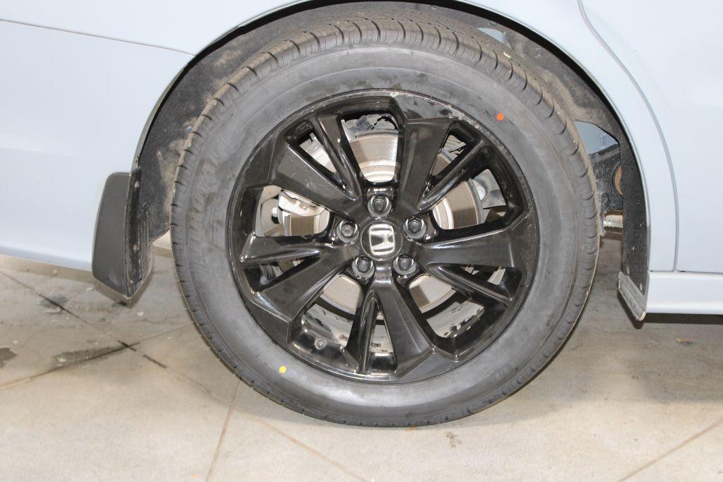 used 2024 Honda Odyssey car, priced at $37,138