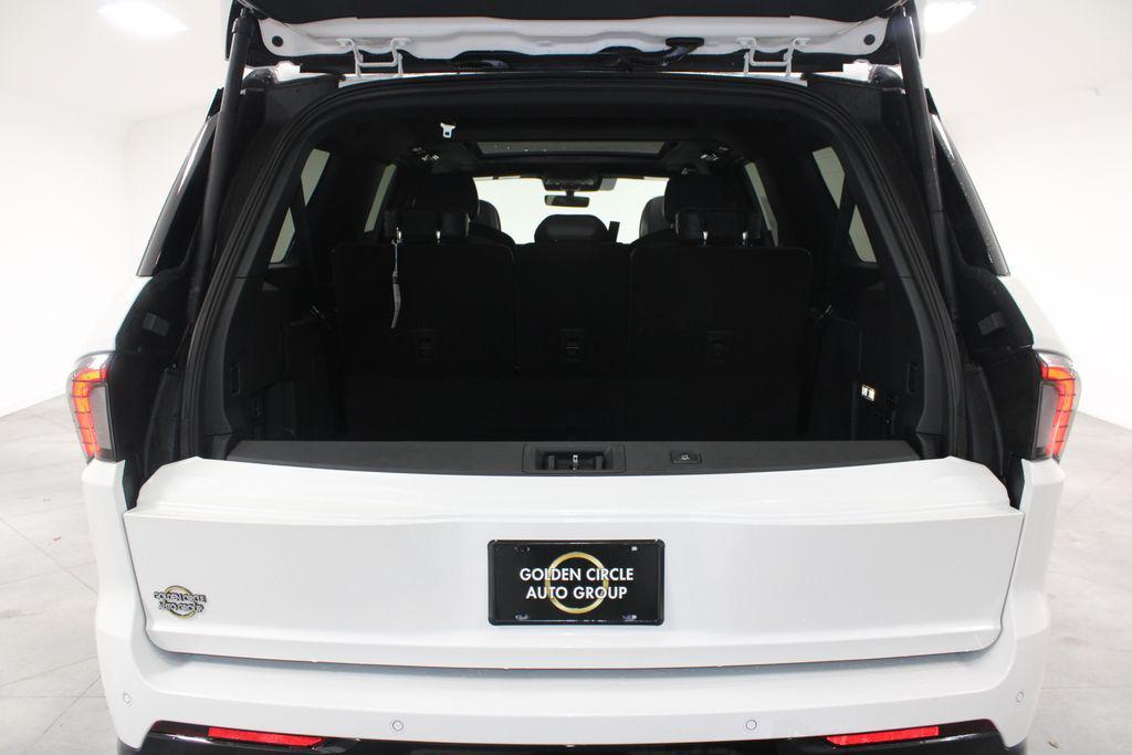 new 2025 Lincoln Navigator car, priced at $109,994