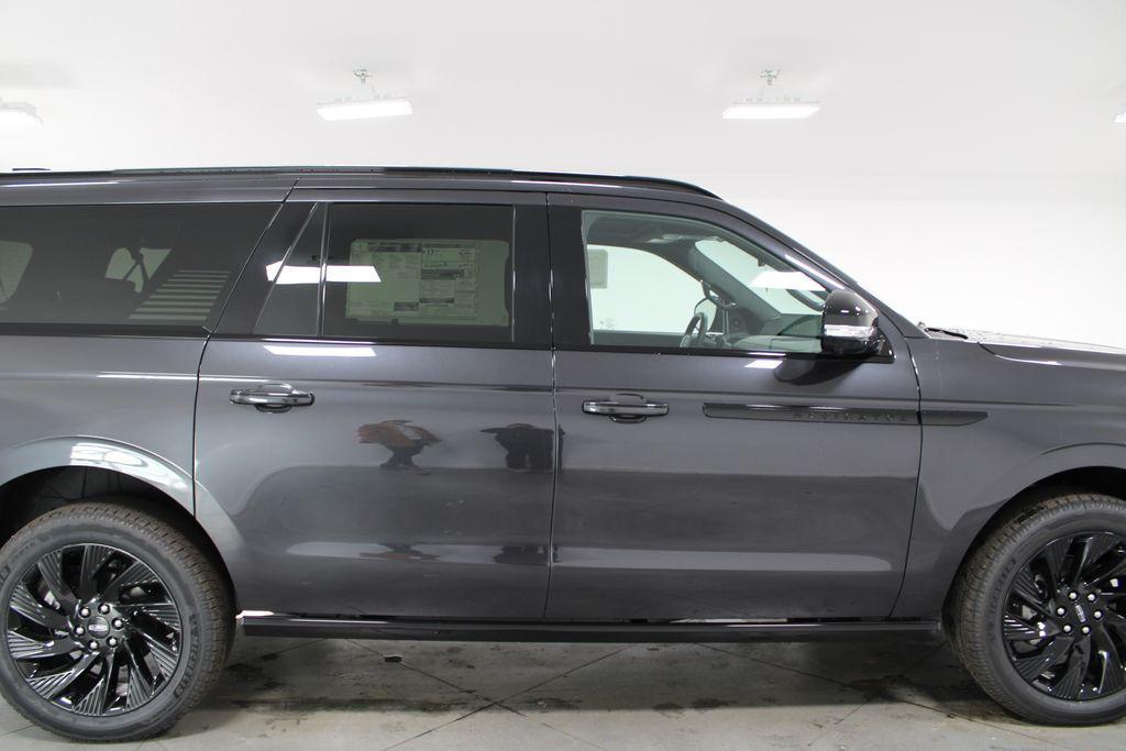 new 2026 Lincoln Navigator car, priced at $107,366