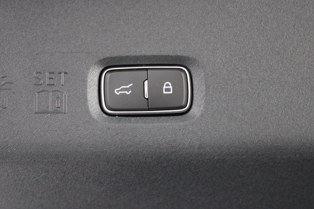 new 2026 Lincoln Navigator car, priced at $107,366