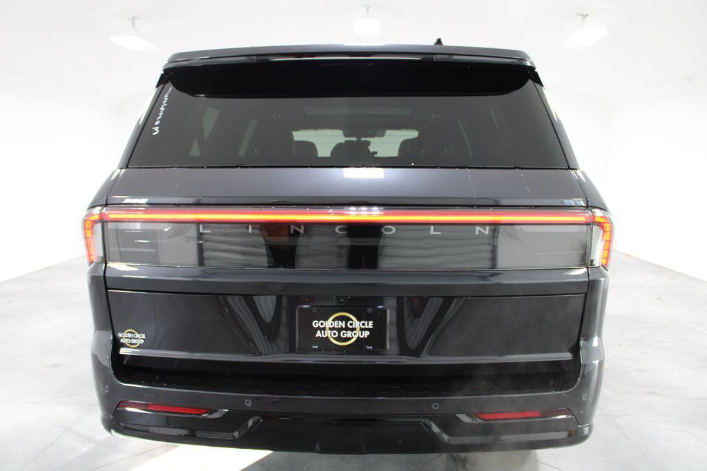 new 2026 Lincoln Navigator car, priced at $107,366