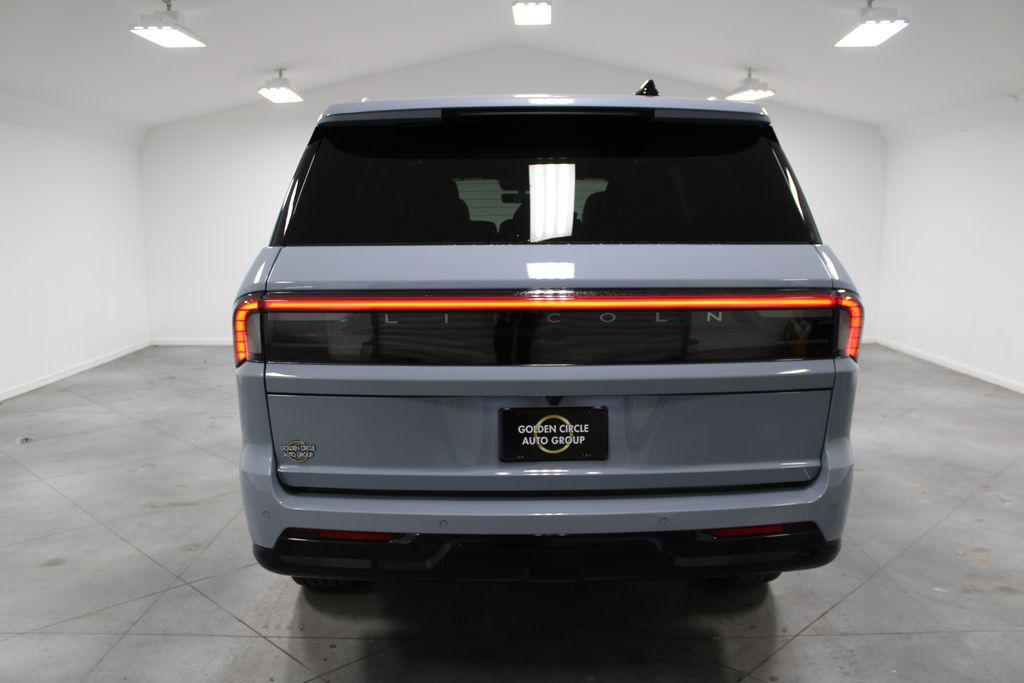 new 2025 Lincoln Navigator car, priced at $98,222