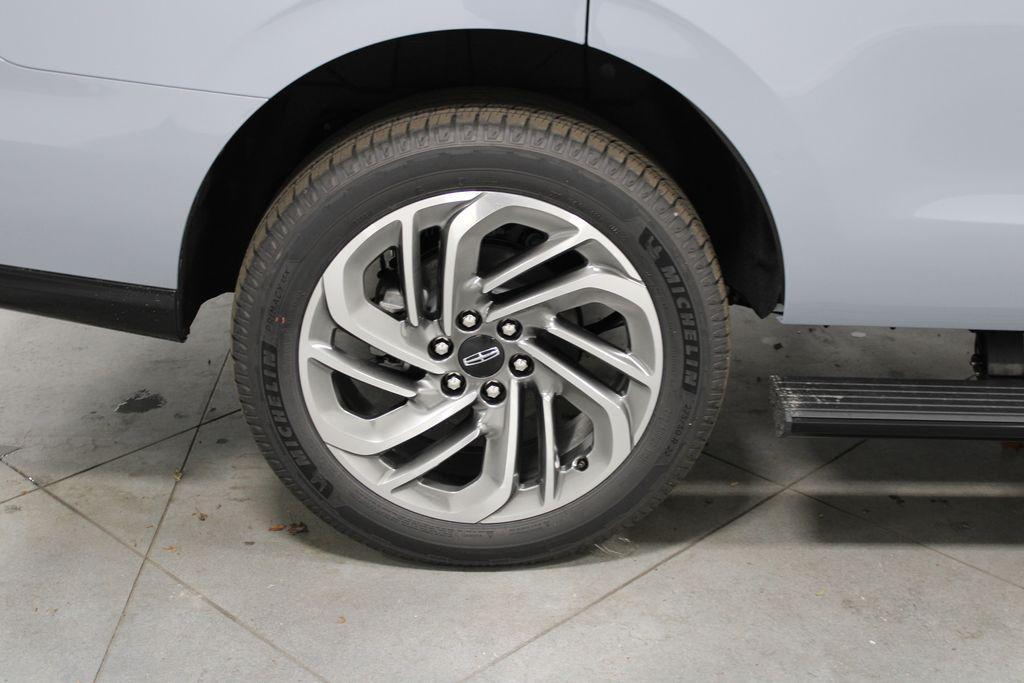 new 2025 Lincoln Navigator car, priced at $98,222