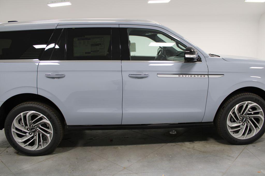 new 2025 Lincoln Navigator car, priced at $98,222