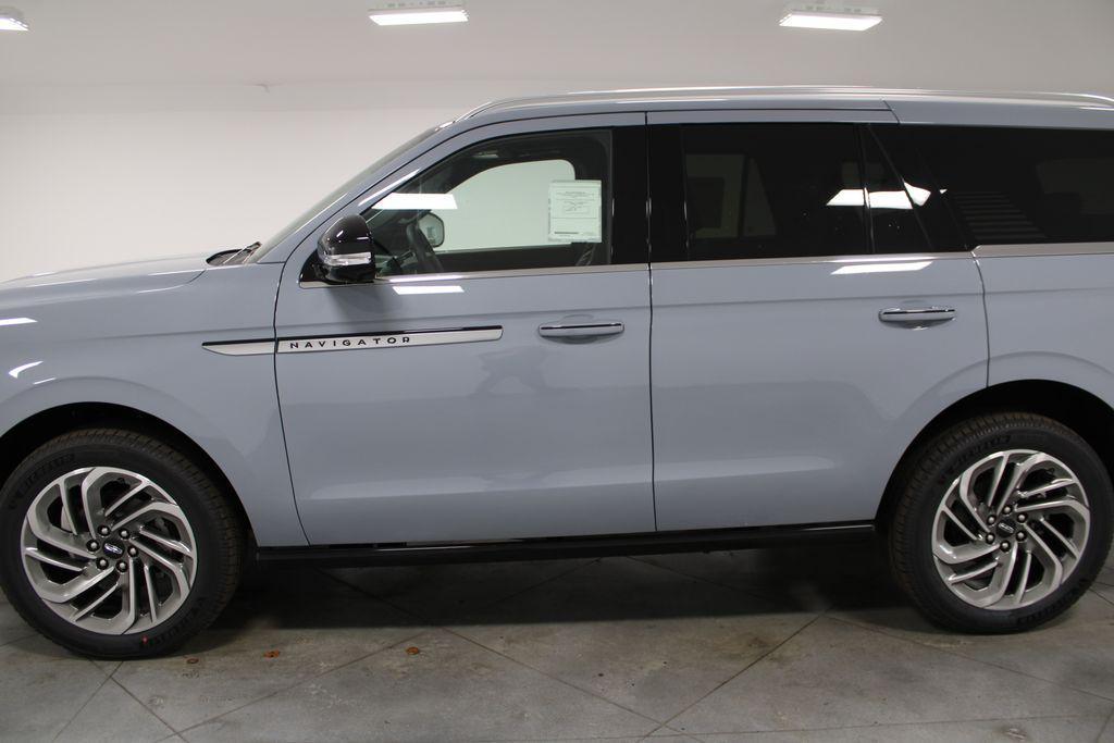 new 2025 Lincoln Navigator car, priced at $98,222