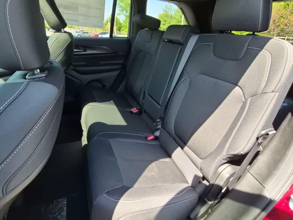 new 2026 Jeep Grand Cherokee car, priced at $45,399
