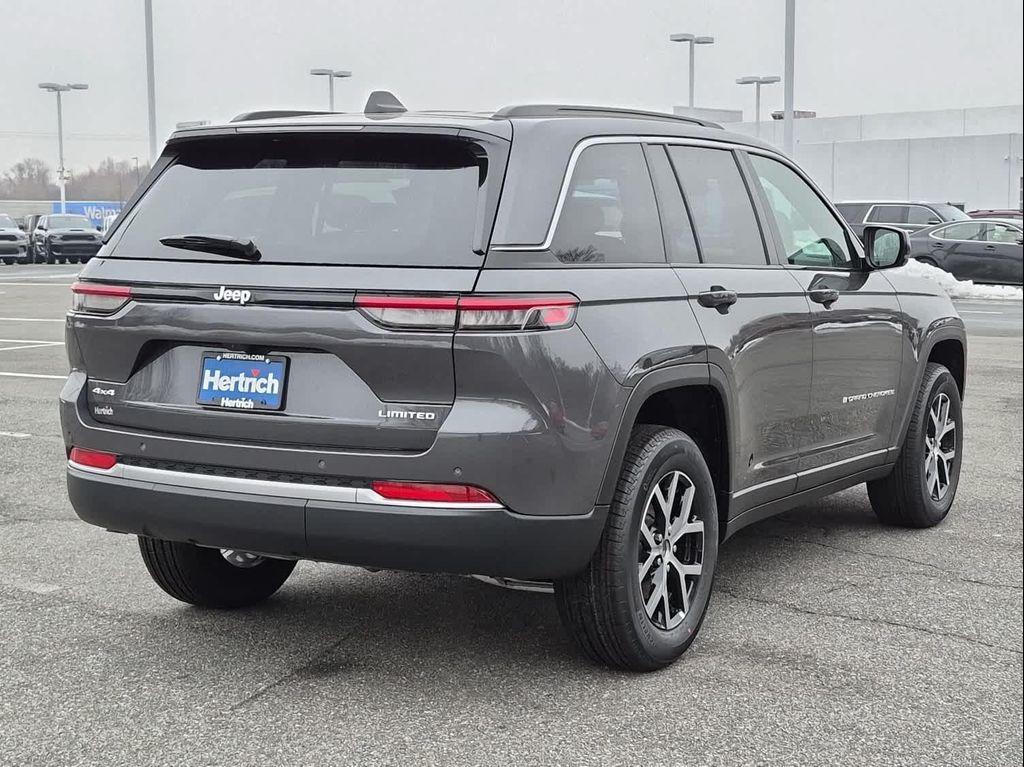 new 2026 Jeep Grand Cherokee car, priced at $47,380