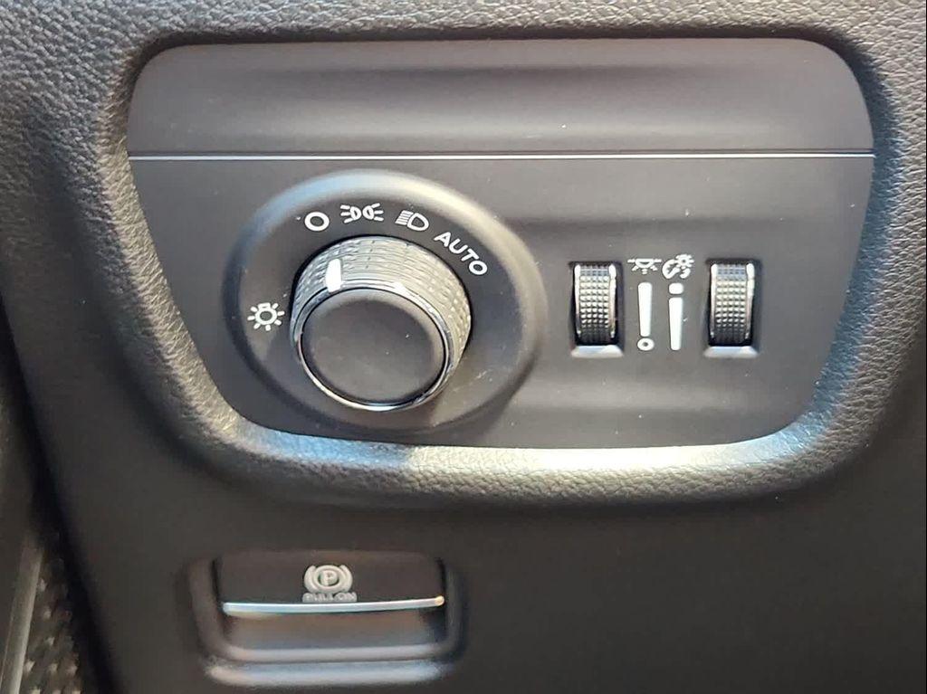 new 2025 Jeep Grand Cherokee car, priced at $44,977