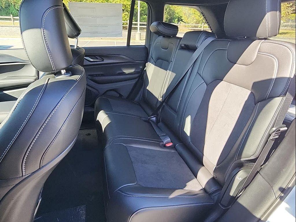 new 2025 Jeep Grand Cherokee car, priced at $44,977