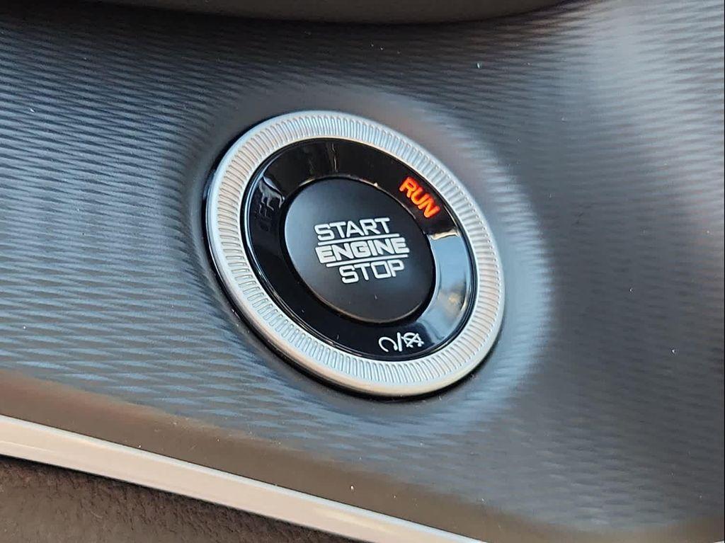 new 2025 Jeep Grand Cherokee car, priced at $44,977