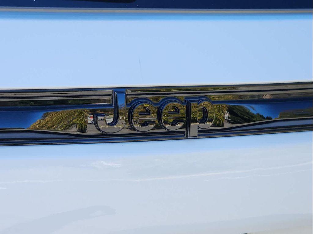 new 2025 Jeep Grand Cherokee car, priced at $44,977