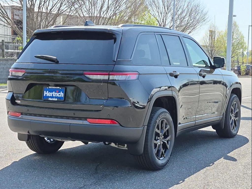new 2026 Jeep Grand Cherokee car, priced at $47,999