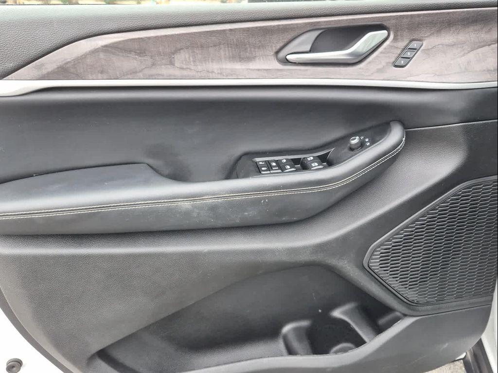 used 2023 Jeep Grand Cherokee car, priced at $34,299