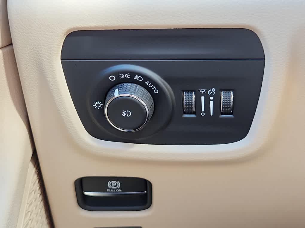 new 2025 Jeep Grand Cherokee car, priced at $50,977