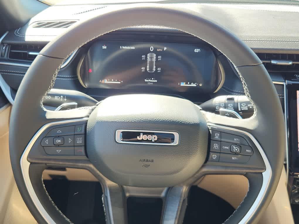 new 2025 Jeep Grand Cherokee car, priced at $50,977