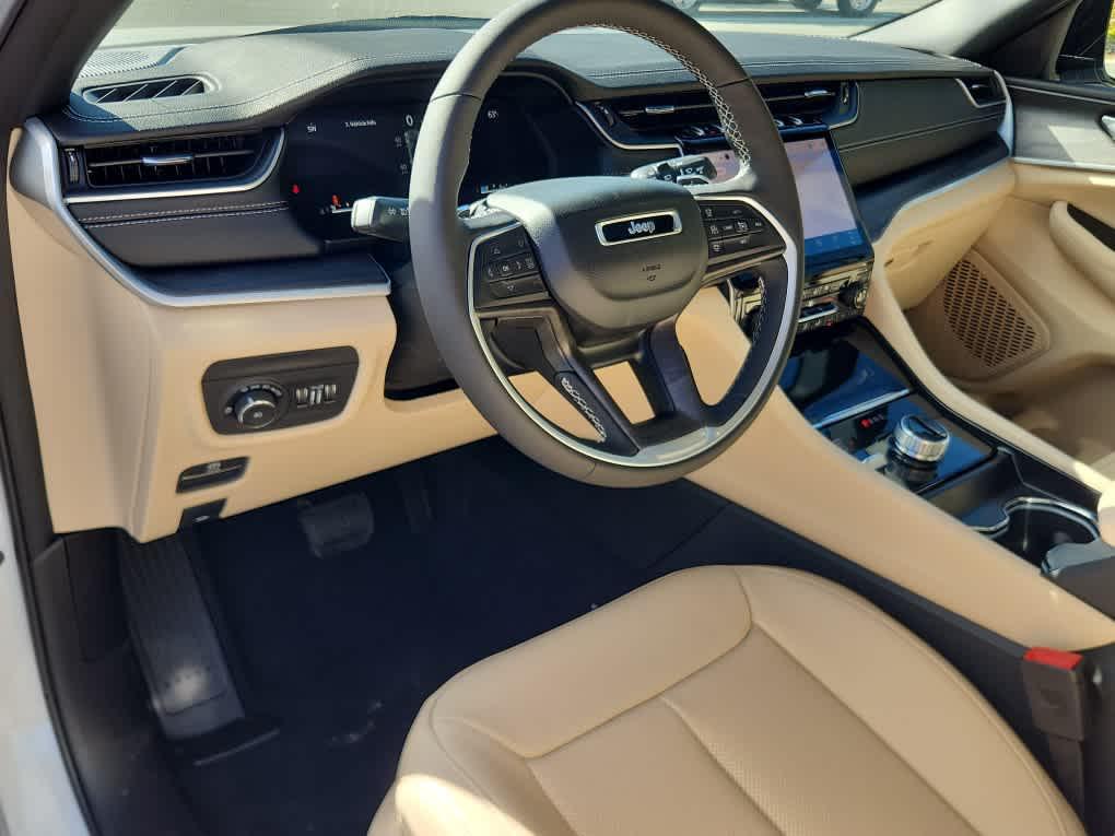 new 2025 Jeep Grand Cherokee car, priced at $50,977