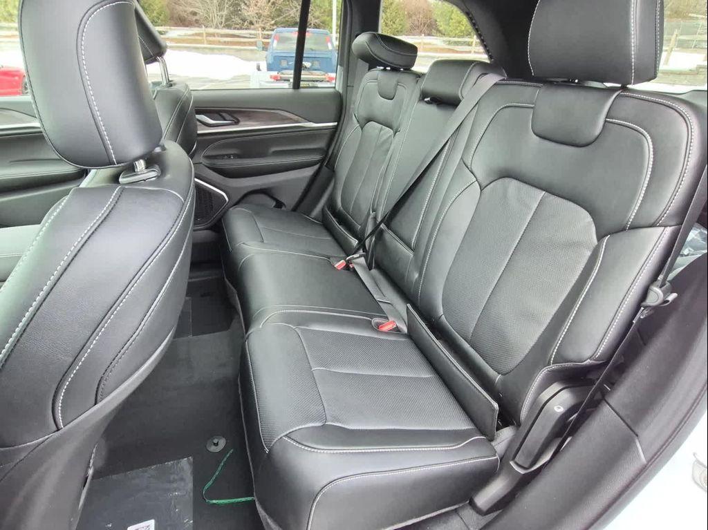 new 2026 Jeep Grand Cherokee car, priced at $53,799